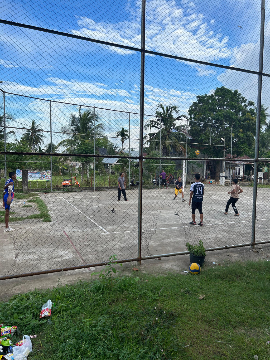 Olahraga Volly menjadi salah satu kegiatan rutinitas pemuda gampong Payaroh